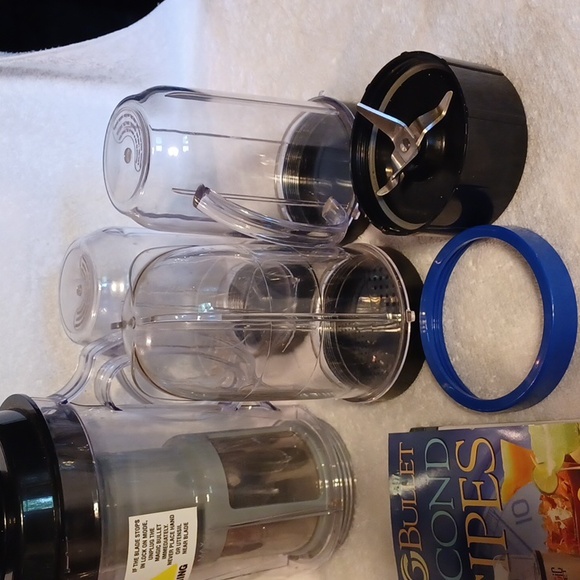 Magic bullet blender and lid attachments, extractor, cross blade, confort lids - Picture 3 of 8